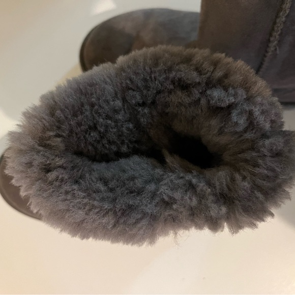 Ugg Classic short boot - Picture 3 of 4